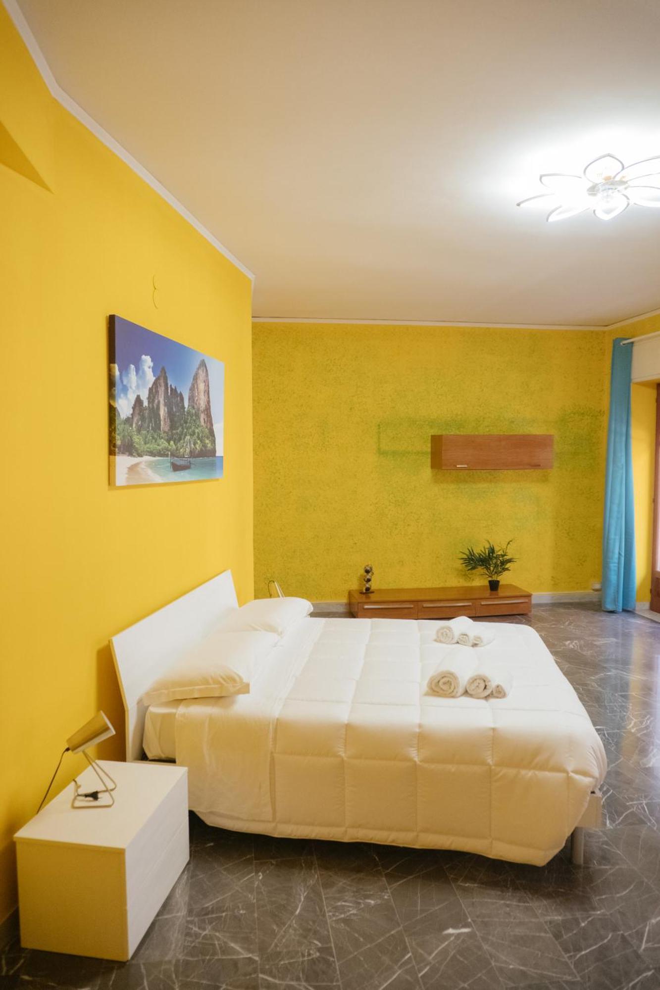 Domus Aurea Relax Room Salerno Exterior photo