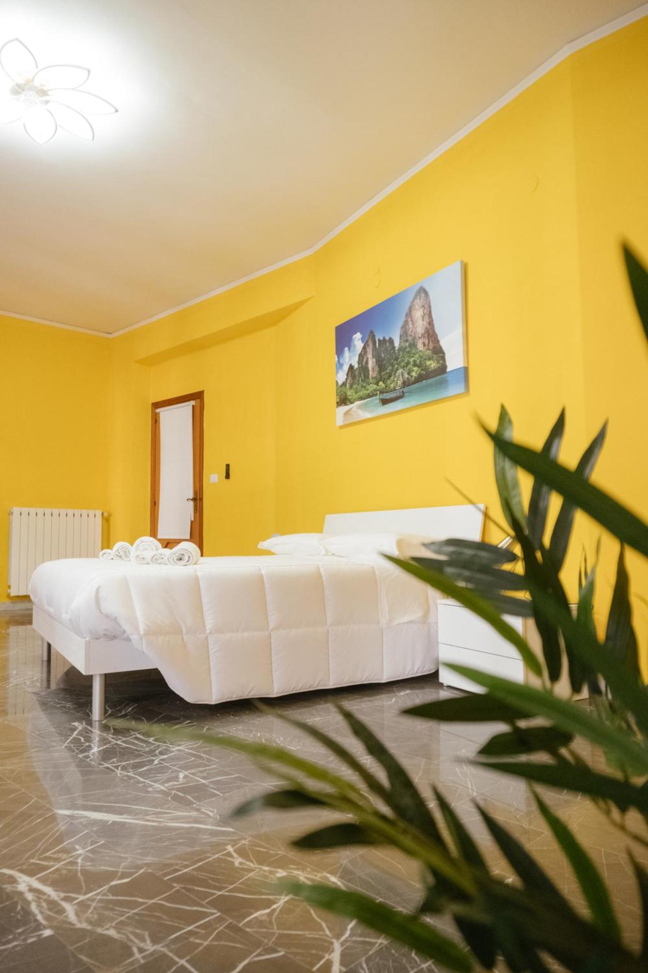 Domus Aurea Relax Room Salerno Exterior photo