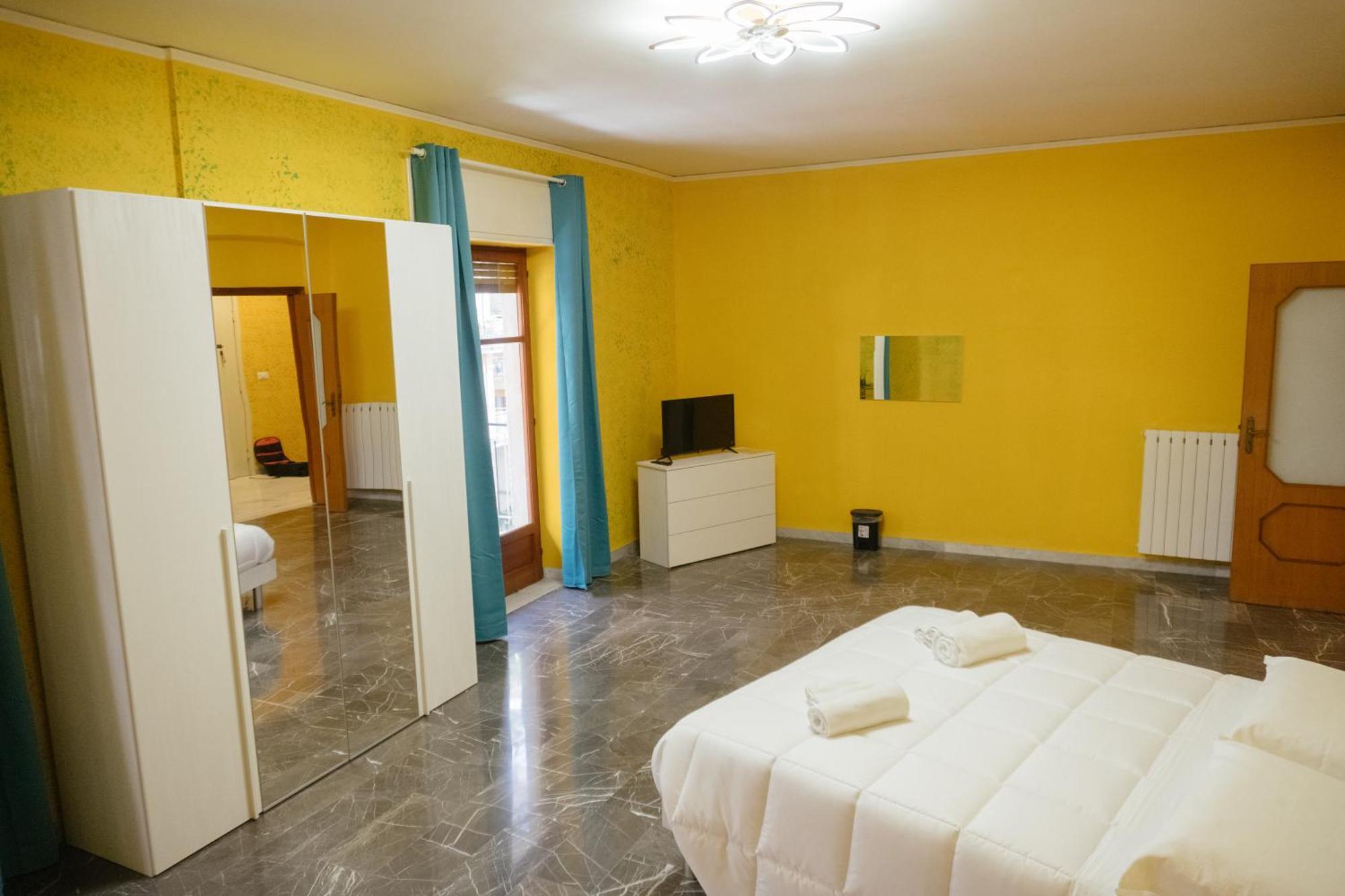 Domus Aurea Relax Room Salerno Exterior photo