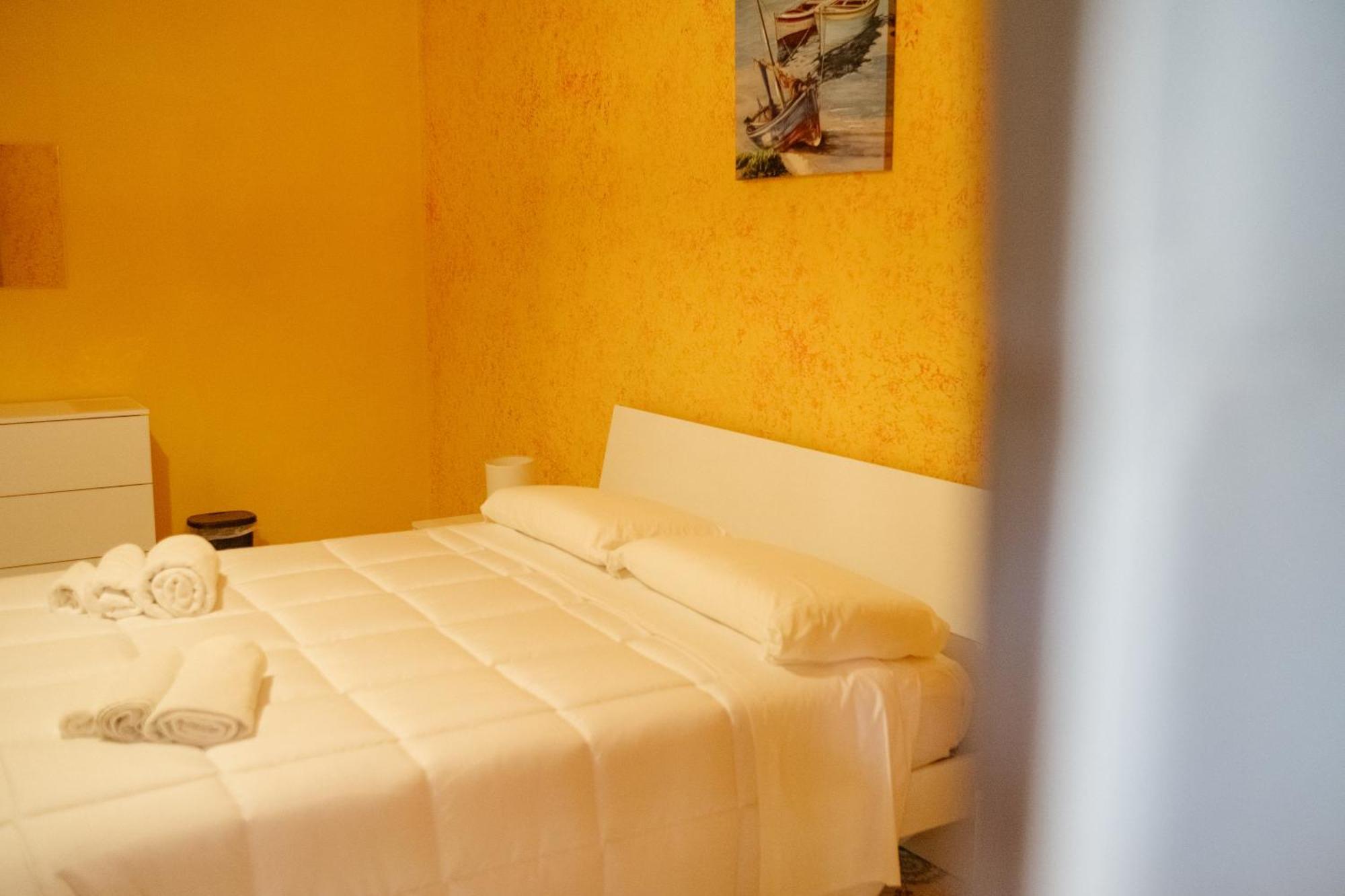 Domus Aurea Relax Room Salerno Exterior photo