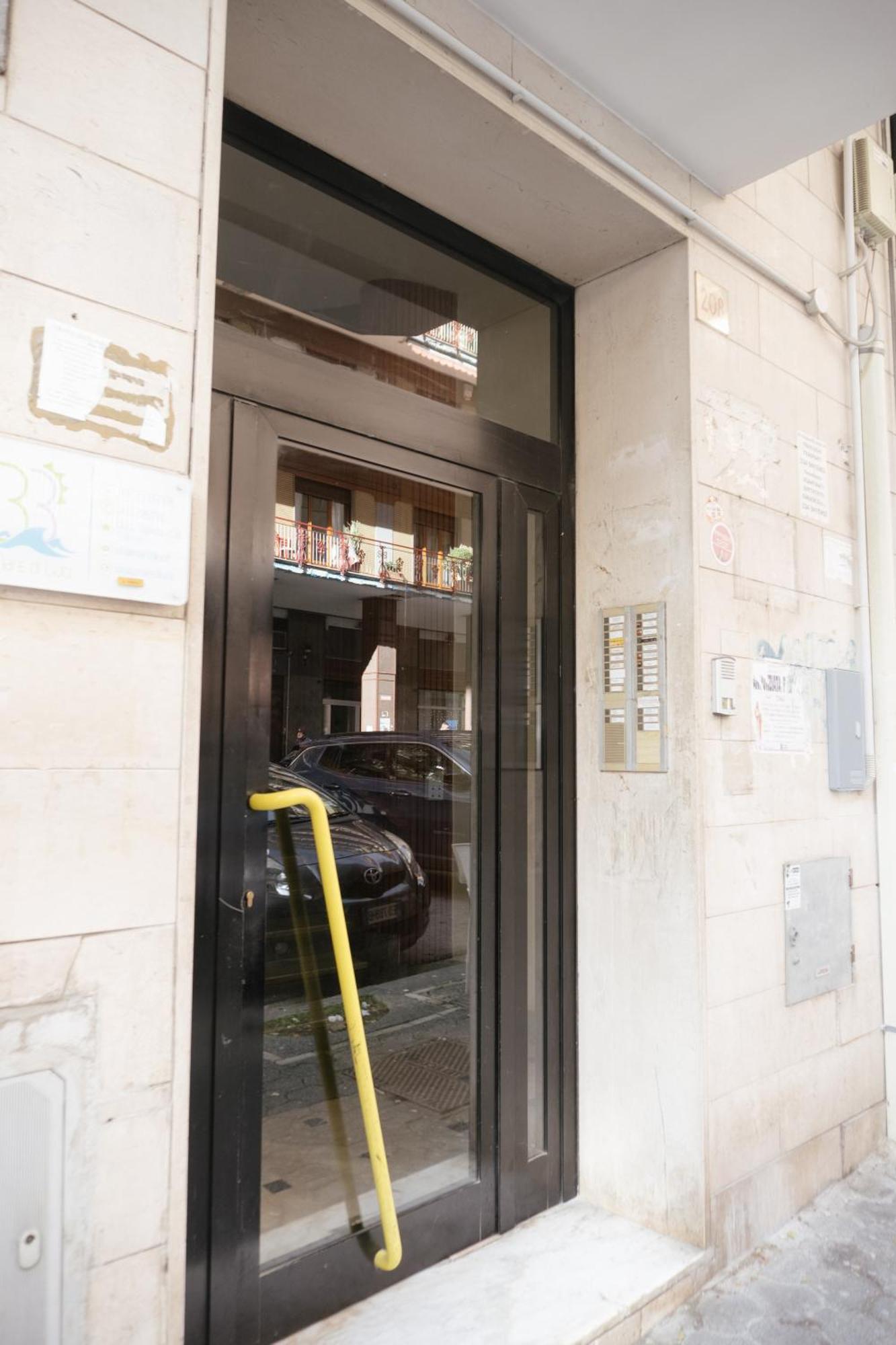 Domus Aurea Relax Room Salerno Exterior photo